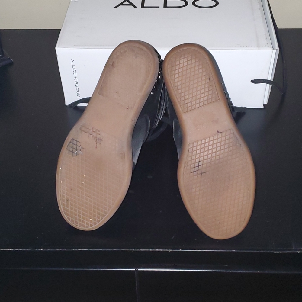 Shoes - Picture 5 of 6